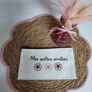 Pochette personnalisée fleurie « Mes petites affaires » – Cadeau femme original