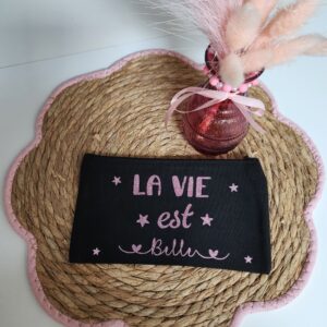 Pochette personnalisée femme « La vie est belle » – Cadeau original