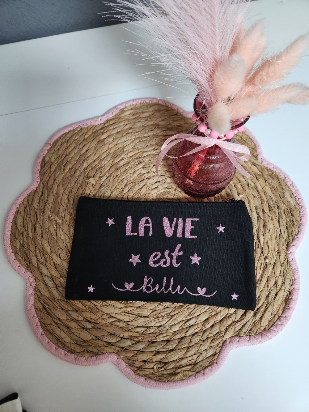 Pochette personnalisée femme « La vie est belle » – Cadeau original