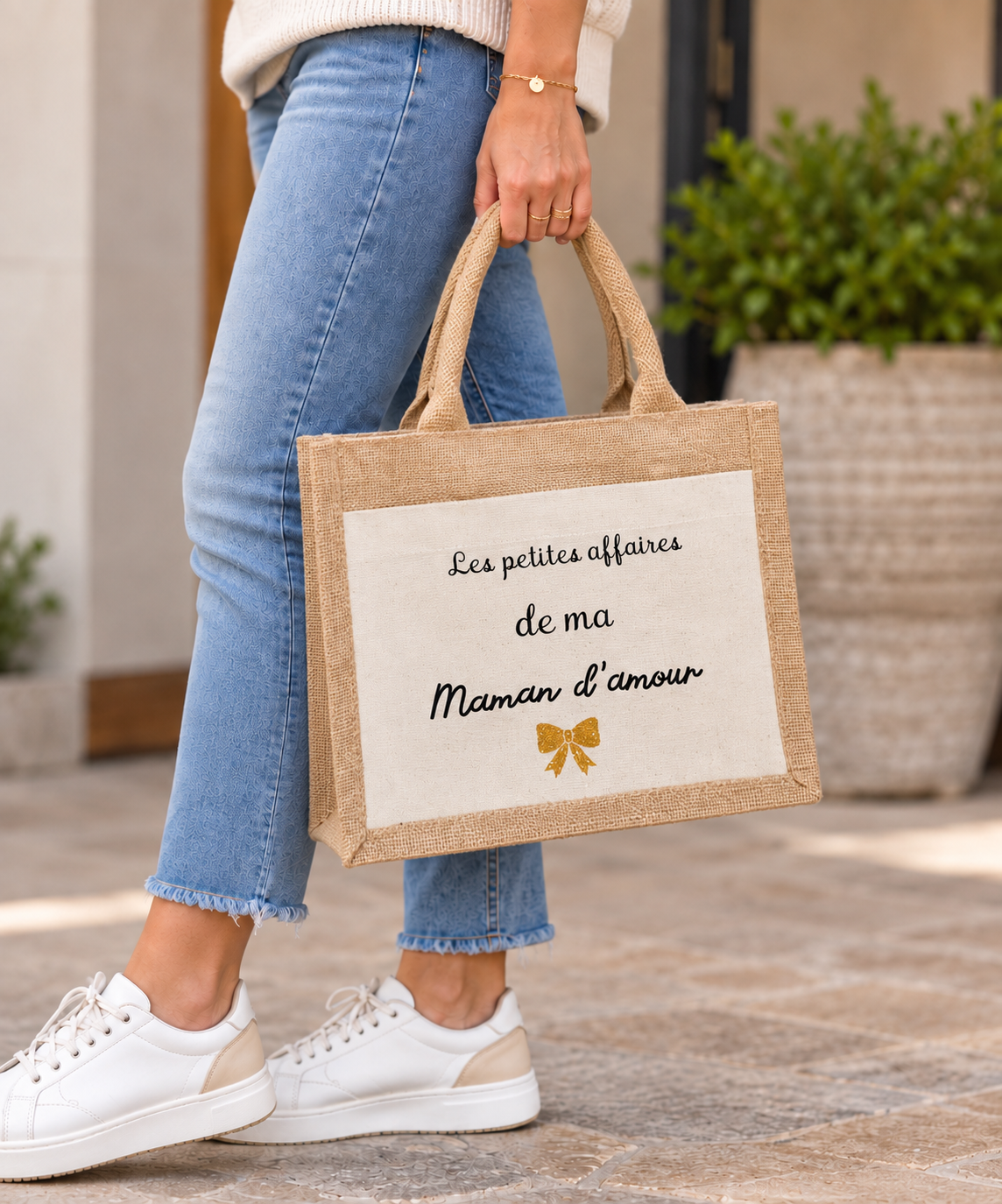 Cabas personnalisé Maman en jute porté à la main